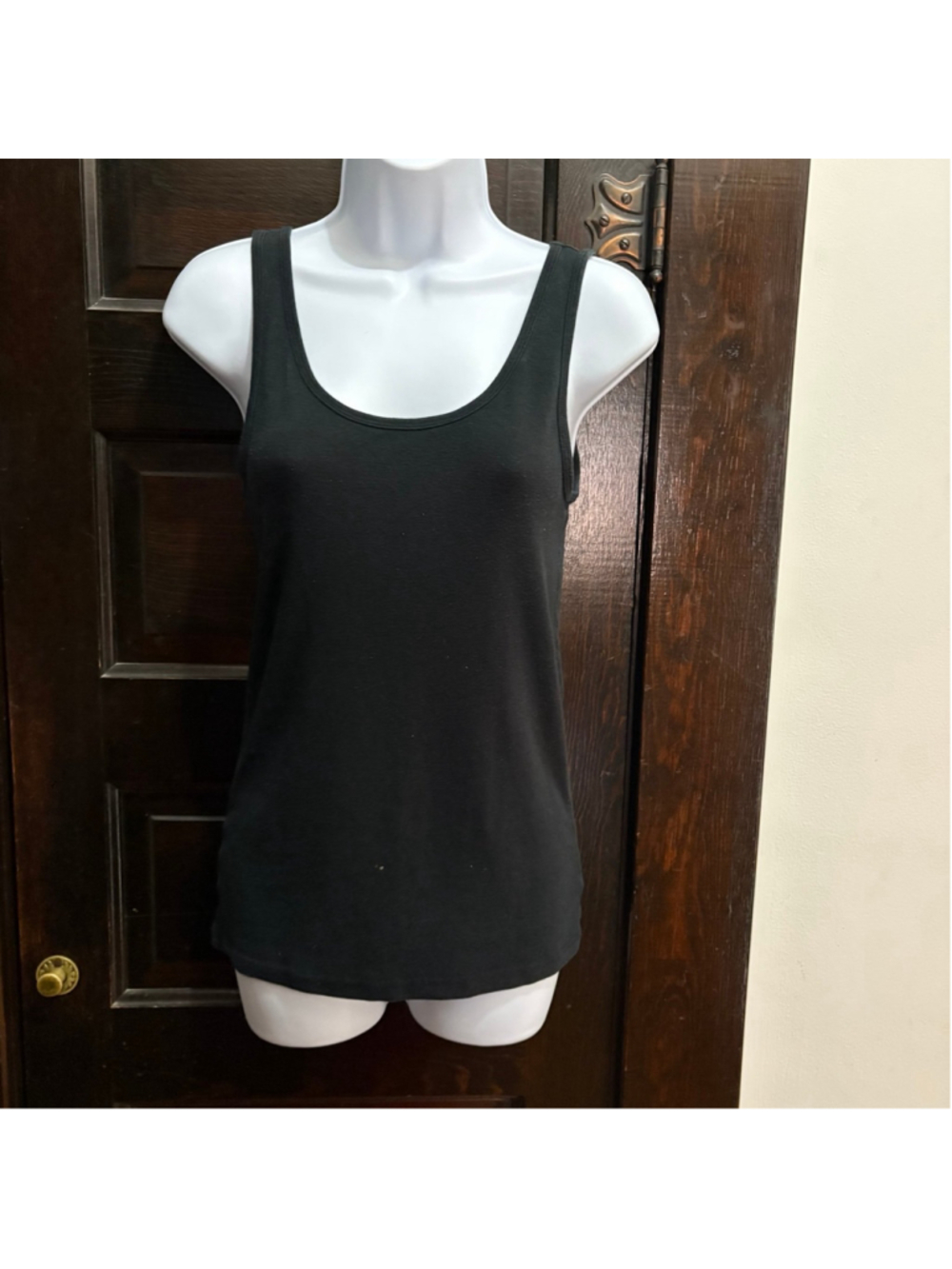 (115) Mossimo Women’s Large Black Stretch Scoop-Neck Tank Top